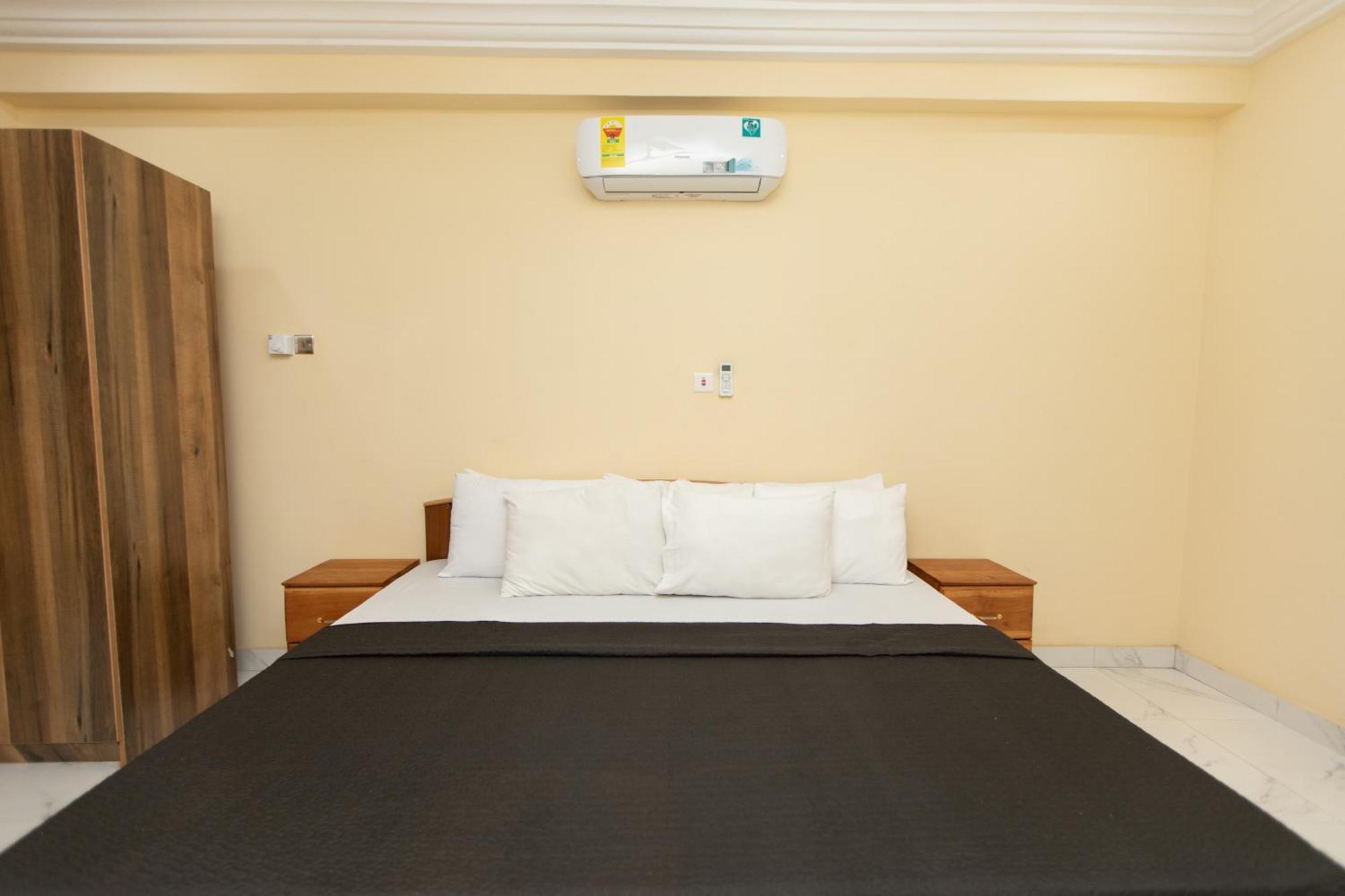 Washington Apartments - Just 25Mins Drive From The Airport Kwashieman Kültér fotó