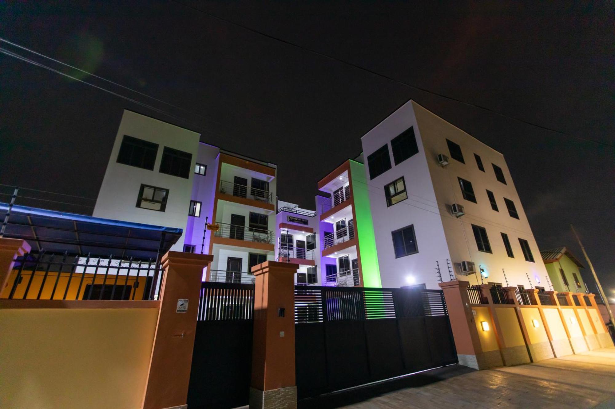 Washington Apartments - Just 25Mins Drive From The Airport Kwashieman Kültér fotó