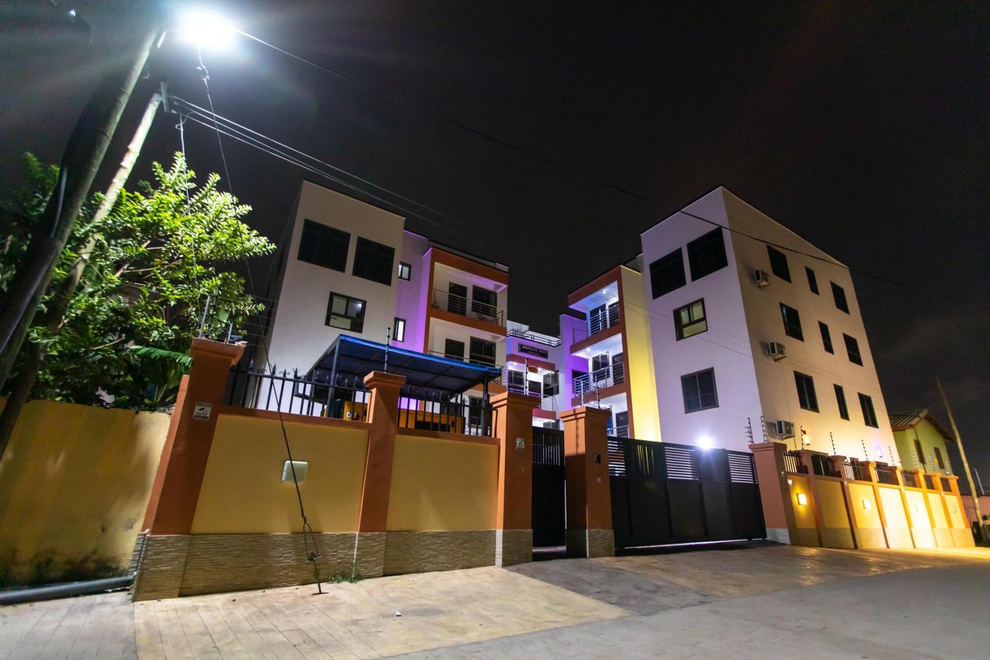 Washington Apartments - Just 25Mins Drive From The Airport Kwashieman Kültér fotó