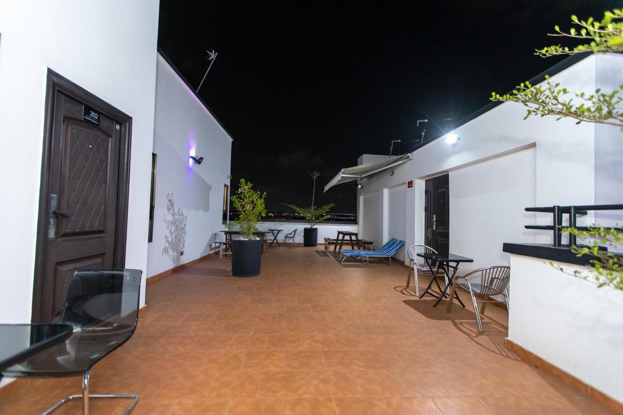 Washington Apartments - Just 25Mins Drive From The Airport Kwashieman Kültér fotó
