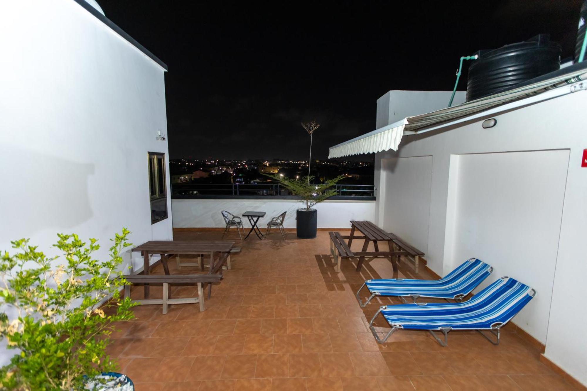 Washington Apartments - Just 25Mins Drive From The Airport Kwashieman Kültér fotó
