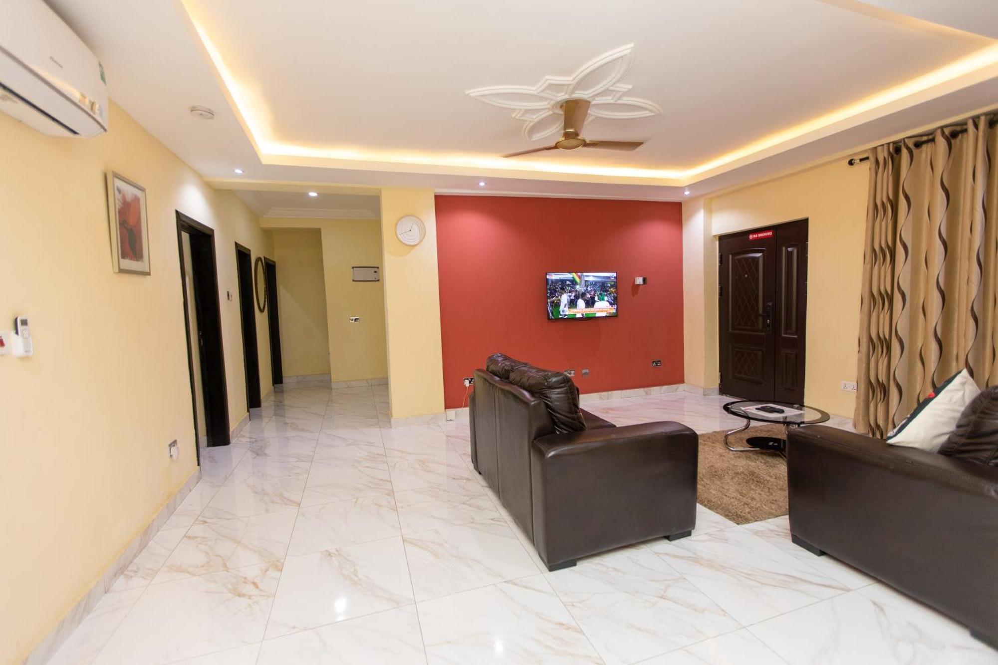 Washington Apartments - Just 25Mins Drive From The Airport Kwashieman Kültér fotó