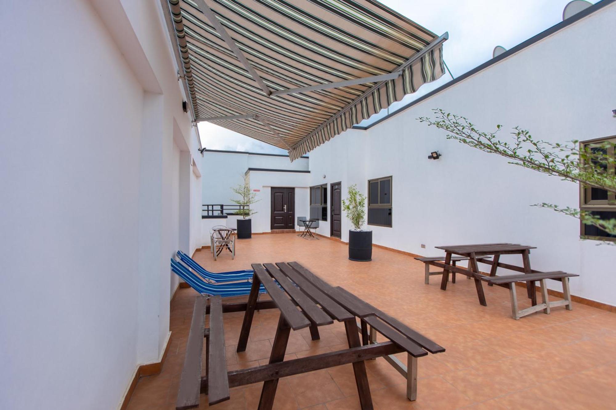 Washington Apartments - Just 25Mins Drive From The Airport Kwashieman Kültér fotó