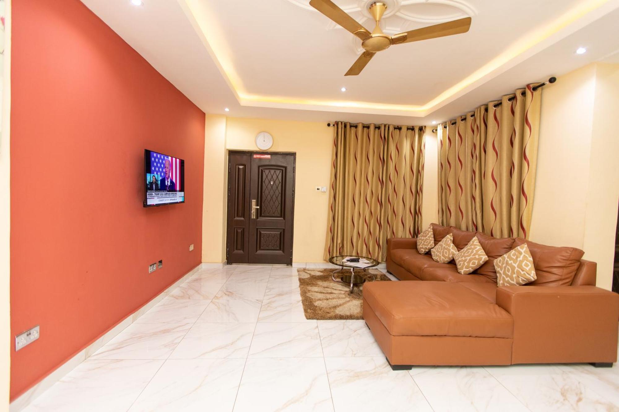 Washington Apartments - Just 25Mins Drive From The Airport Kwashieman Kültér fotó