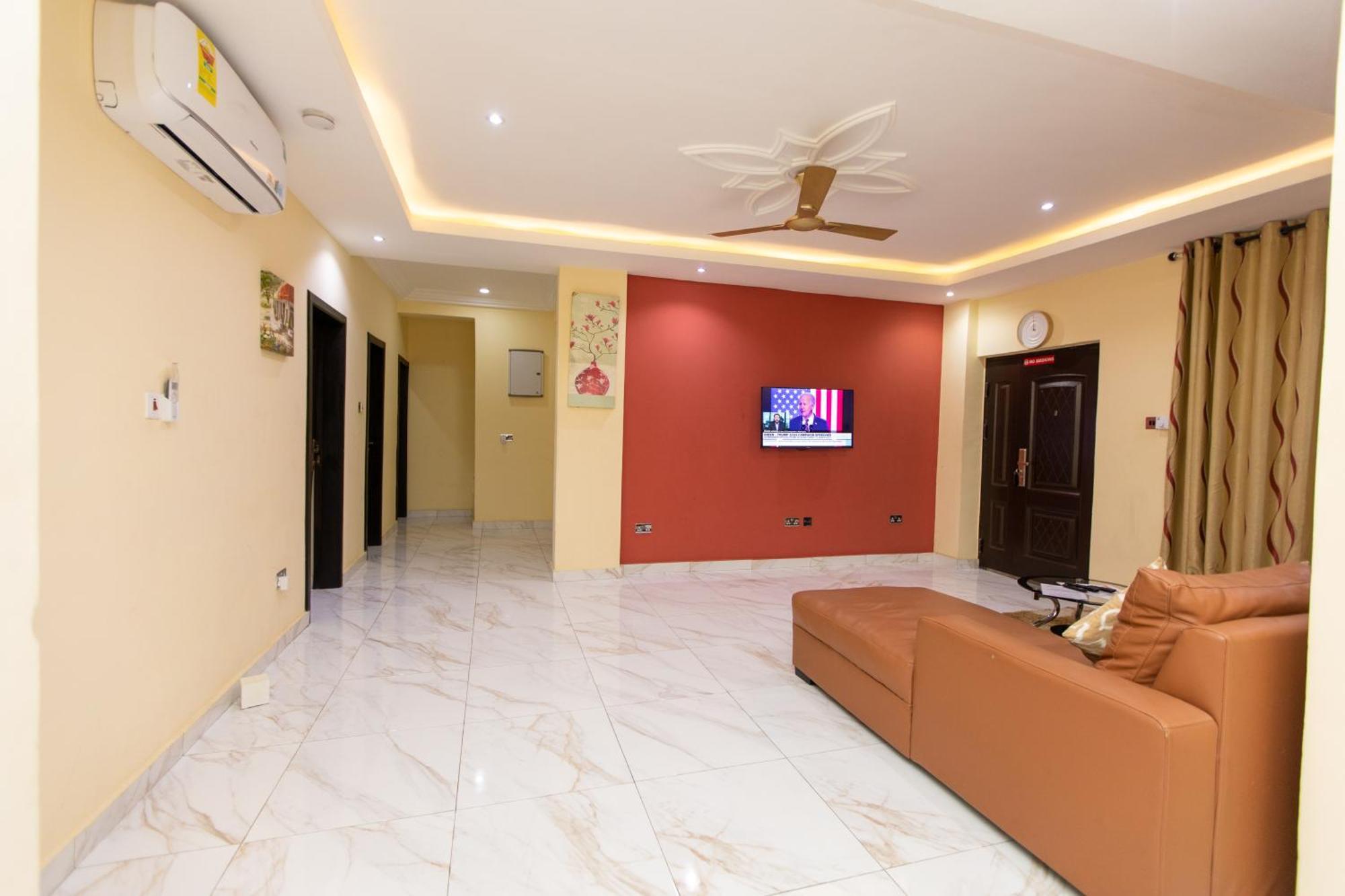 Washington Apartments - Just 25Mins Drive From The Airport Kwashieman Kültér fotó