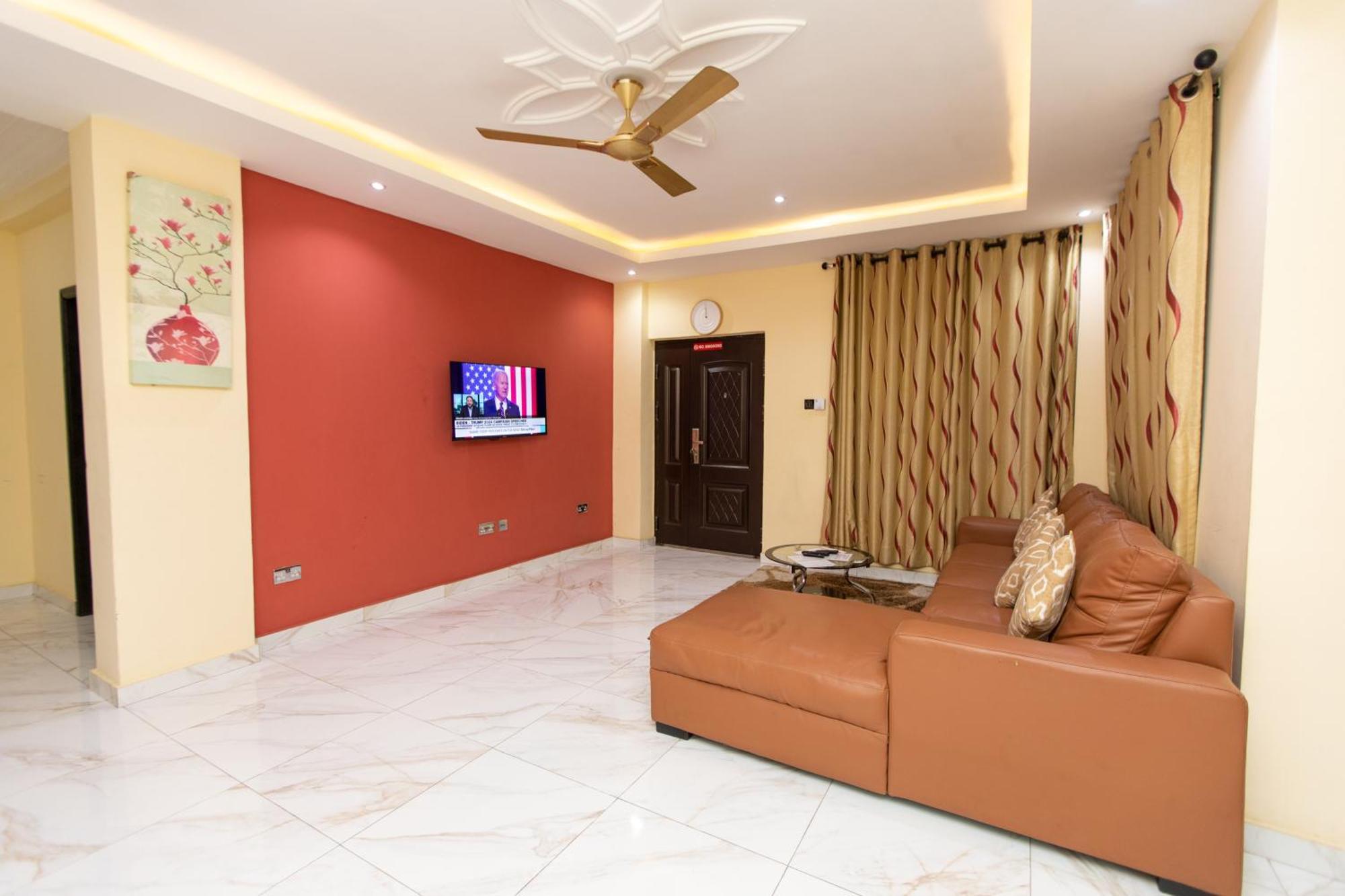 Washington Apartments - Just 25Mins Drive From The Airport Kwashieman Kültér fotó